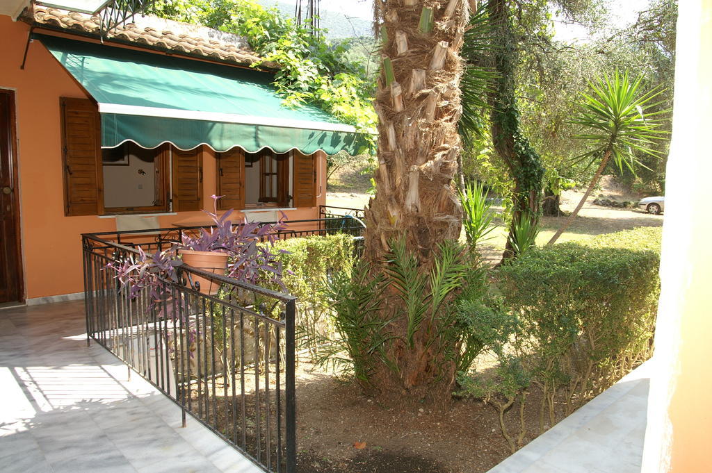 Milos Studios Parga Esterno foto