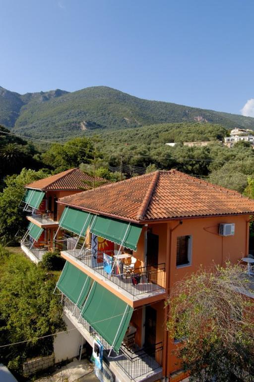 Milos Studios Parga Esterno foto